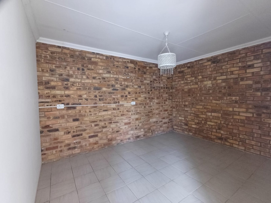 4 Bedroom Property for Sale in Flamwood North West